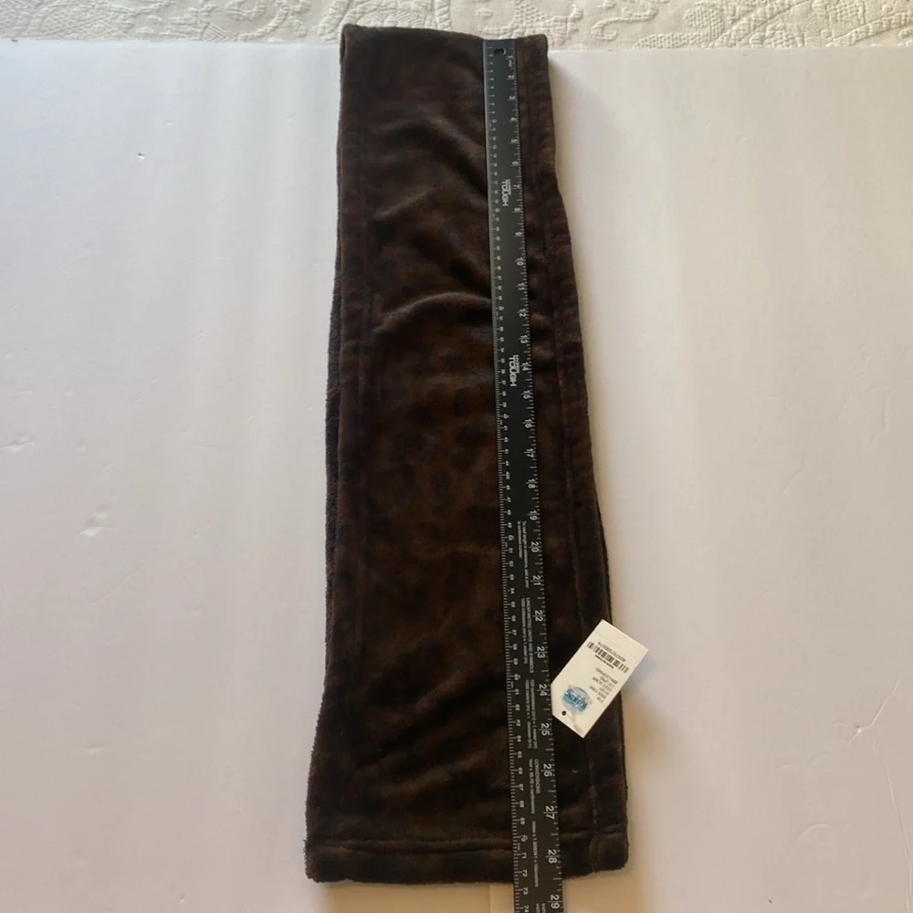 The Walking‎ Company Leopard Print Scarf